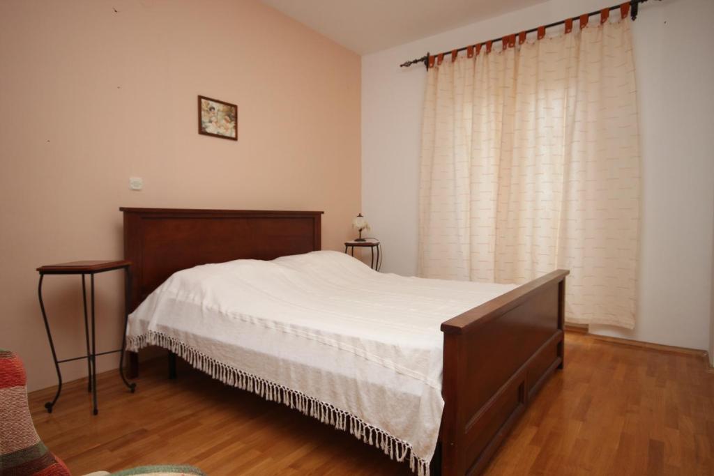 Postel nebo postele na pokoji v ubytování Apartments with a parking space Novalja, Pag - 3299