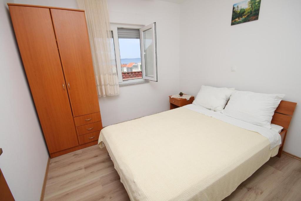 Posteľ alebo postele v izbe v ubytovaní Apartments with a parking space Petrcane, Zadar - 3300