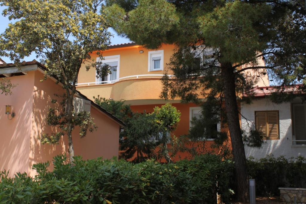 Budova, v ktorej sa apartmán nachádza