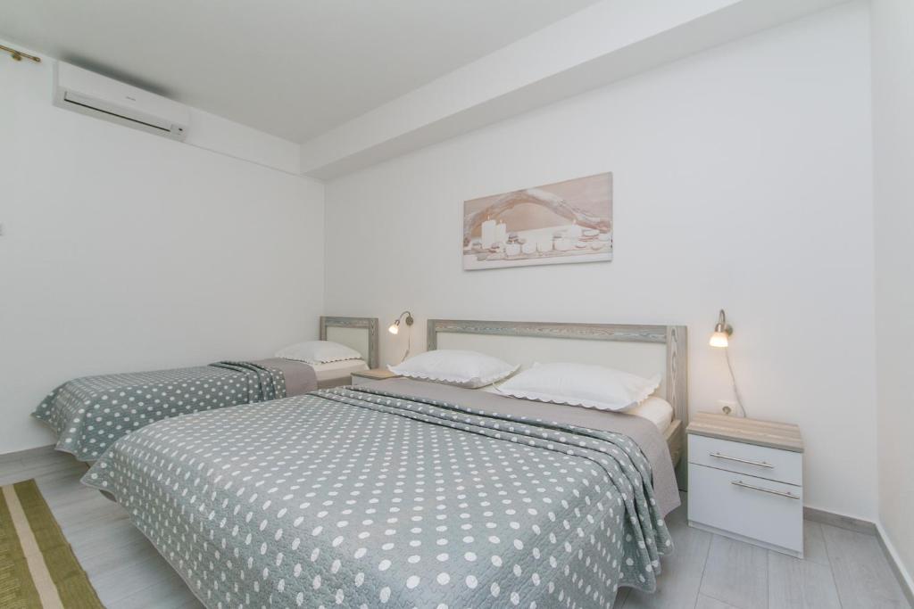 Apartments and rooms with parking space Brela, Makarska - 2717, Brela –  2023 legfrissebb árai