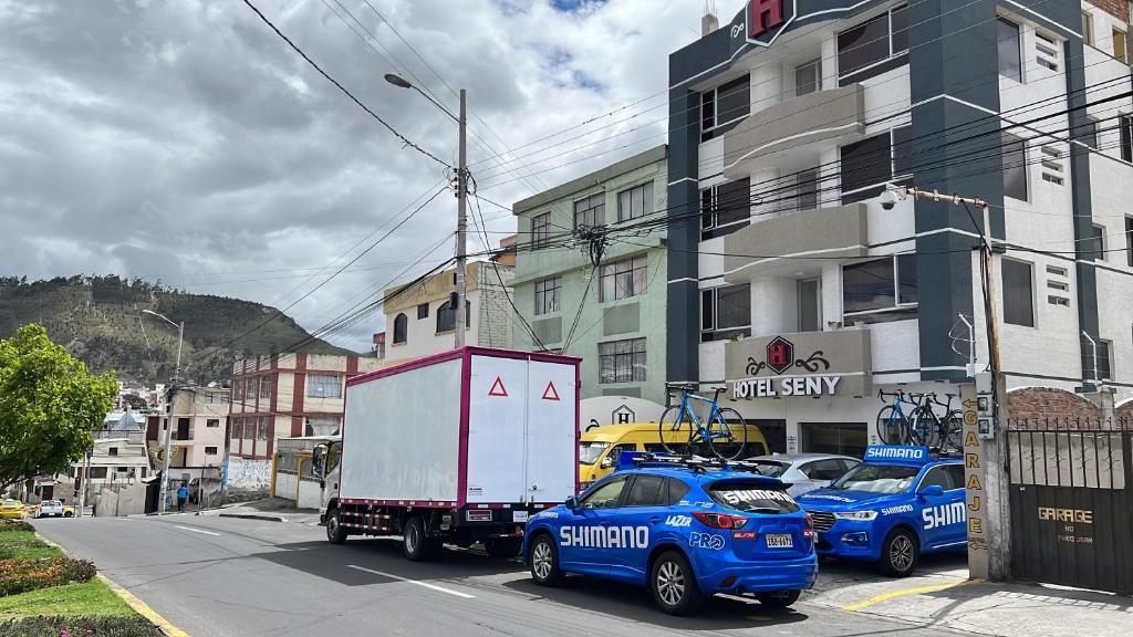 Nespecifikovaný výhled na hory nebo výhled na hory při pohledu z hotelu