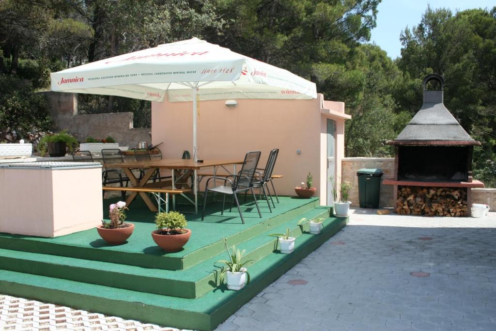 Apartments by the sea Bilo, Primosten - 3090