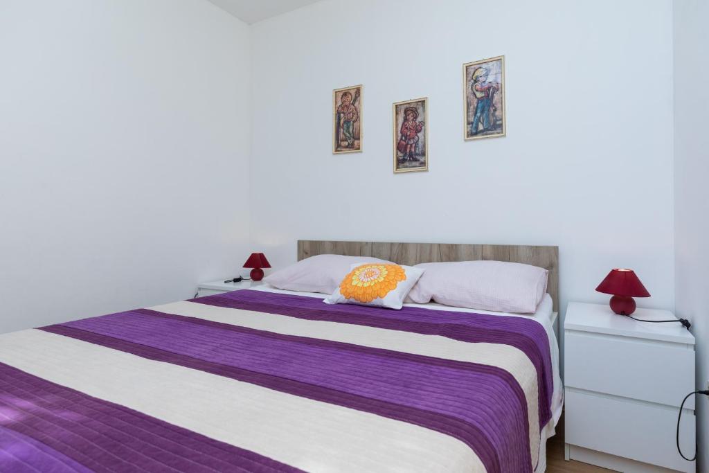 Postel nebo postele na pokoji v ubytování Apartment Mimice 2805b