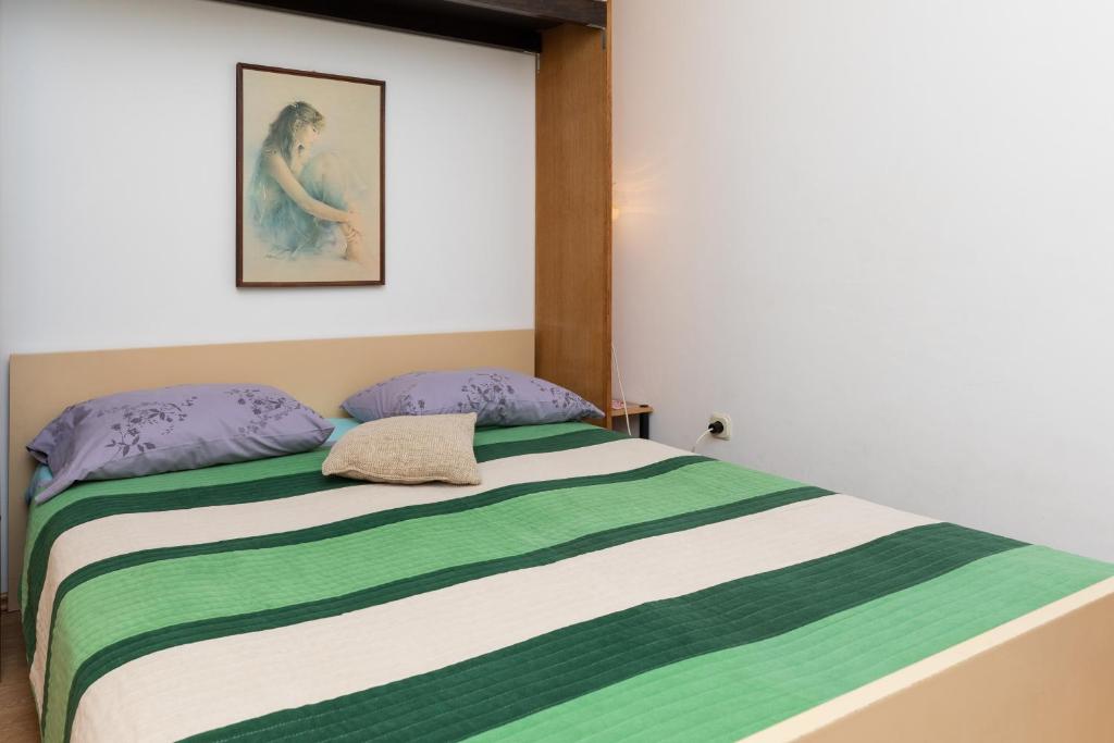 Postel nebo postele na pokoji v ubytování Apartment Mimice 2805b