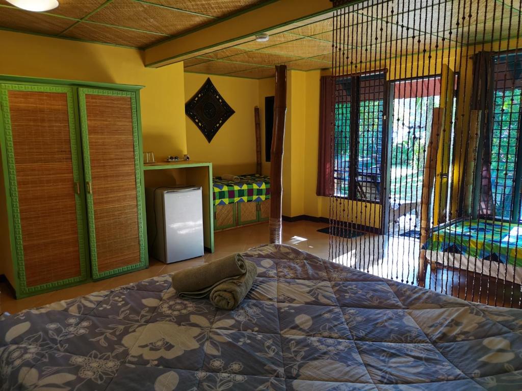 Postel nebo postele na pokoji v ubytování Ravenala Beach Bungalows