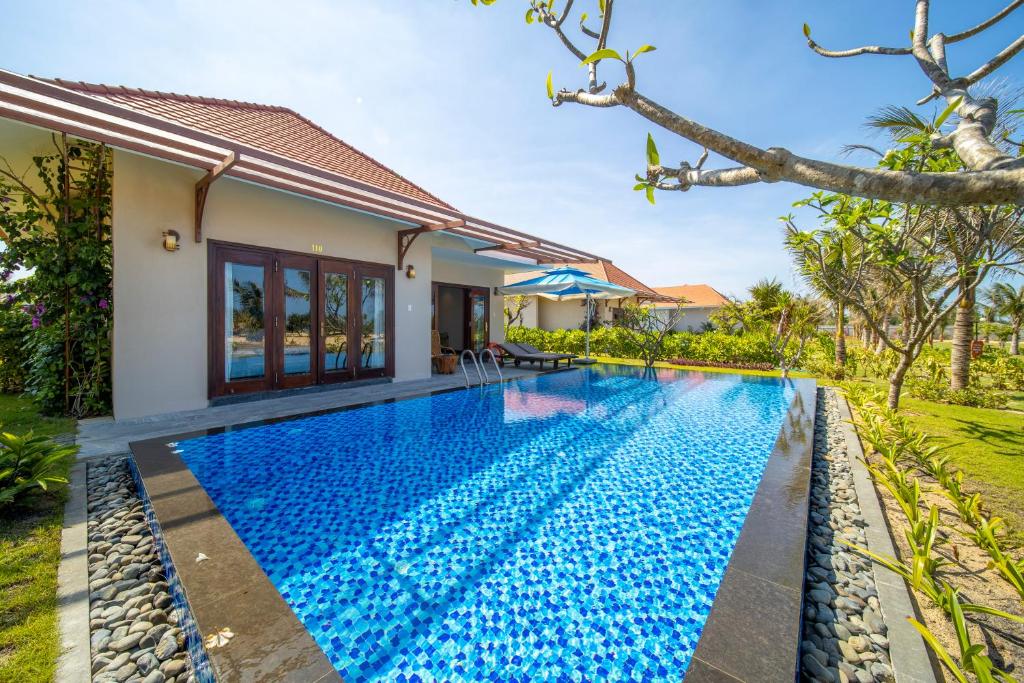 Bazén v ubytování Sao Mai Beach Resort nebo v jeho okolí