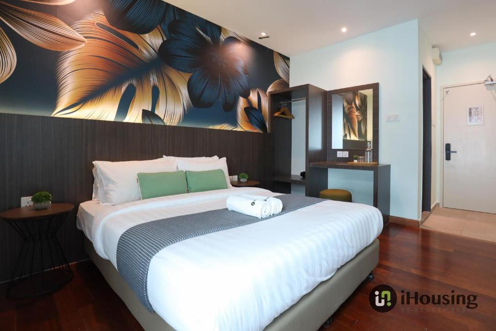 Postel nebo postele na pokoji v ubytování Trevor Hotel Malacca Town By I Housing