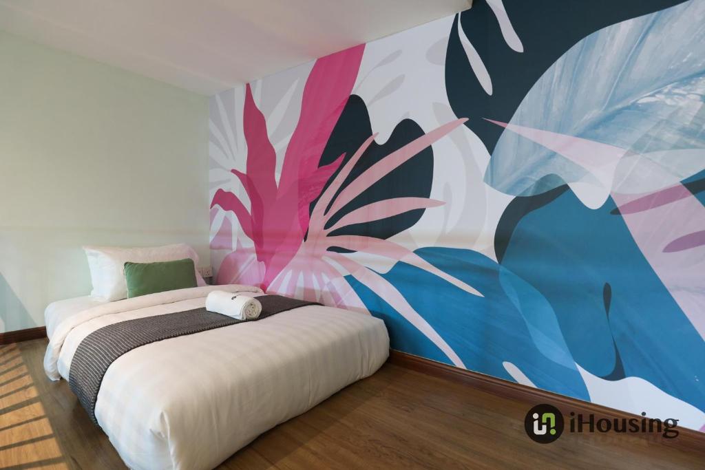 Postel nebo postele na pokoji v ubytování Trevor Hotel Malacca Town By I Housing