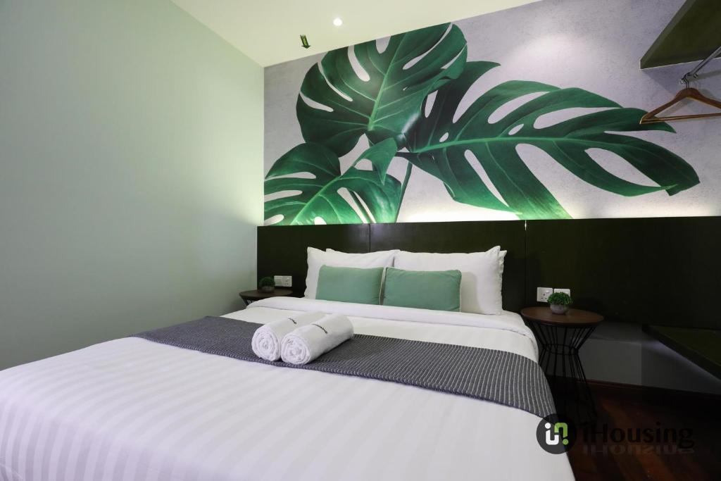Postel nebo postele na pokoji v ubytování Trevor Hotel Malacca Town By I Housing