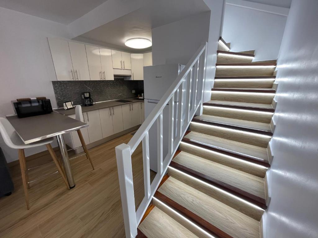 A kitchen or kitchenette at Apartamento Gustamar 13