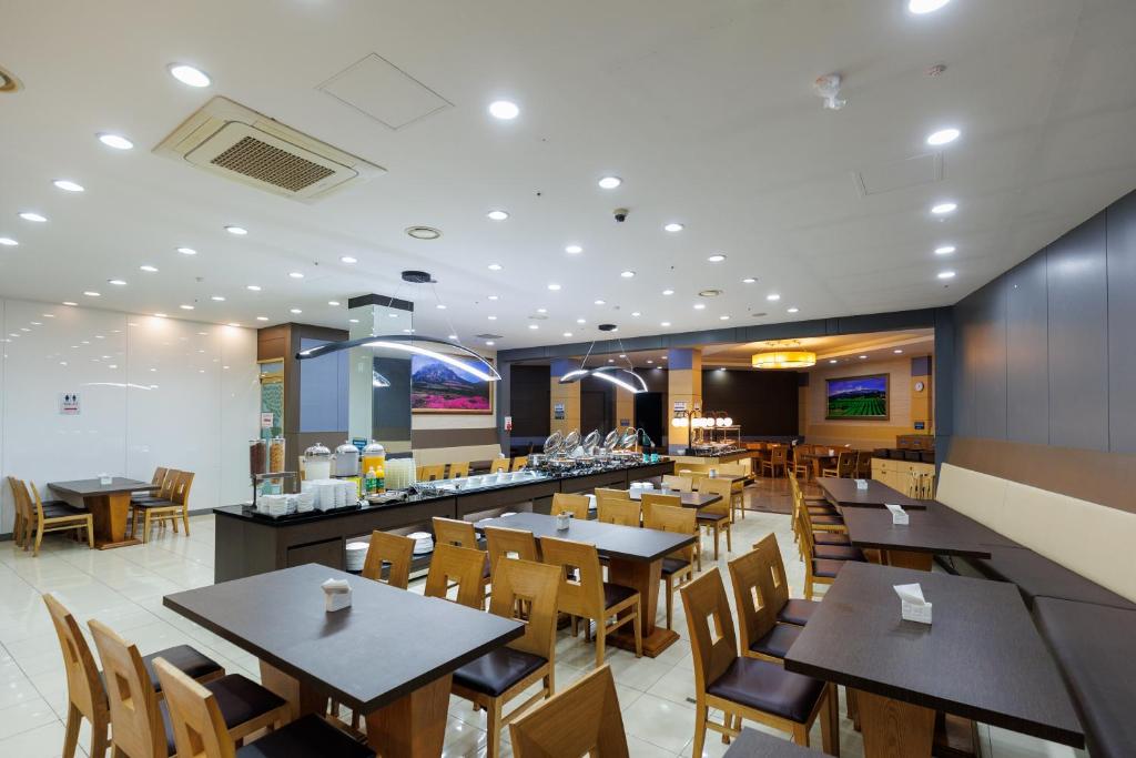 Restaurace v ubytování Sea Cliff Hotel Jeju