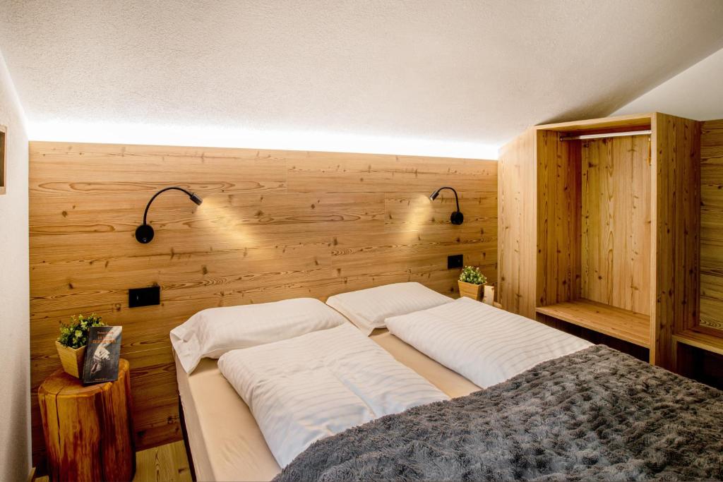 Łóżko lub łóżka w pokoju w obiekcie Pradella Apartments