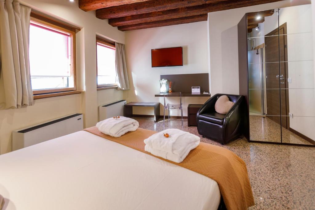 La Bella Verona Wine Suite - 11