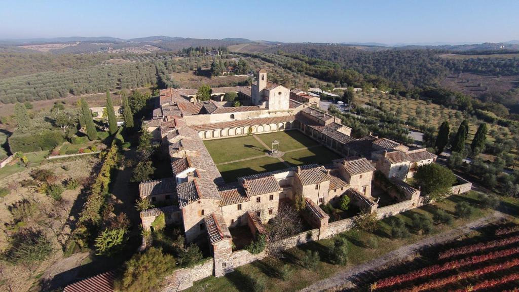 an aerial view of a building with a yard at Certosa di Pontignano Residenza d'Epoca in Ponte A Bozzone