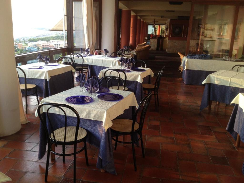Restaurace v ubytování Hotel Normanni