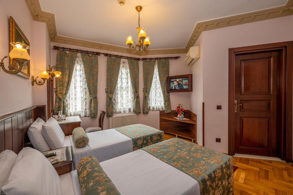 Postel nebo postele na pokoji v ubytování Osmanhan Hotel