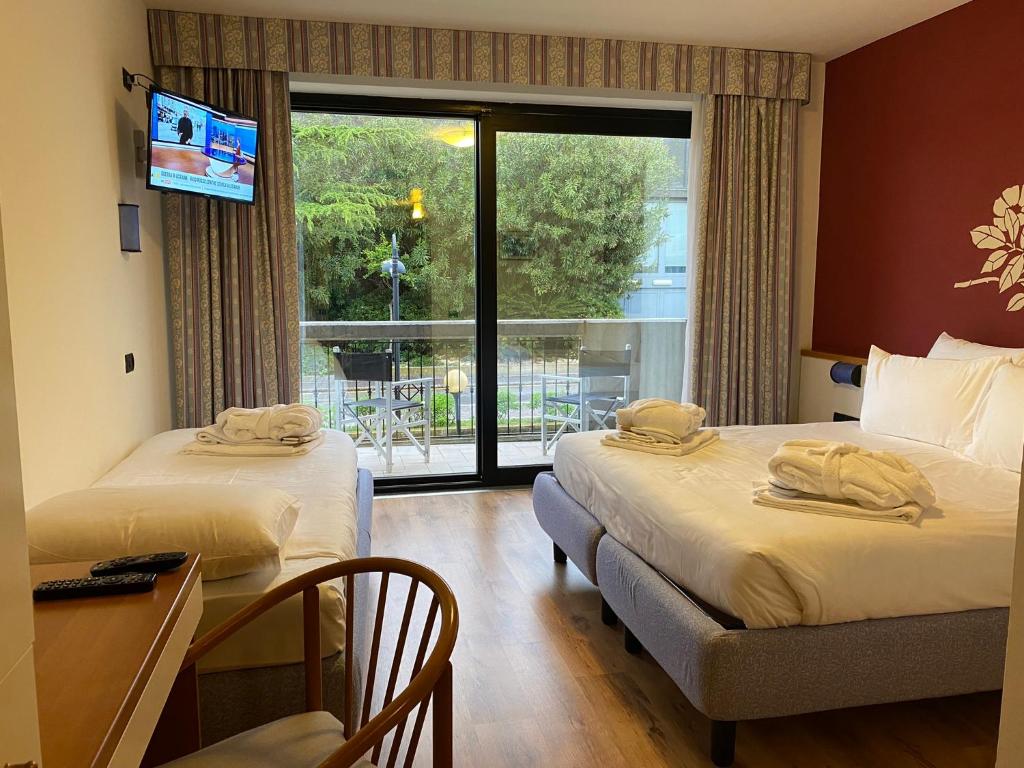 Alevic Hotel Sirmione - Room Transfort Triple Avec Balcon
