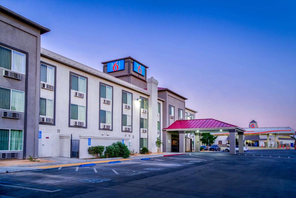 a hotel building with a clock tower on top of it at Motel 6-Hesperia, CA - West Main Street I-15 in Hesperia