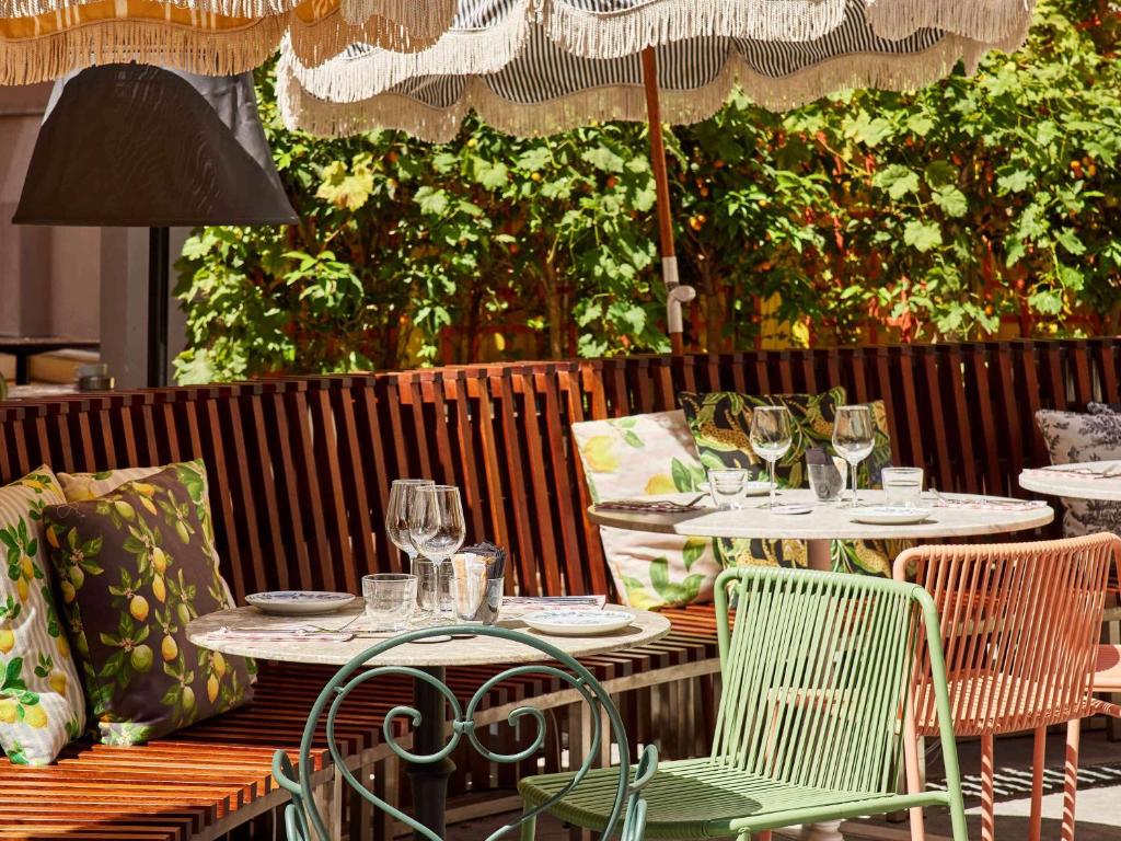 A restaurant or other place to eat at Mama Shelter Roma