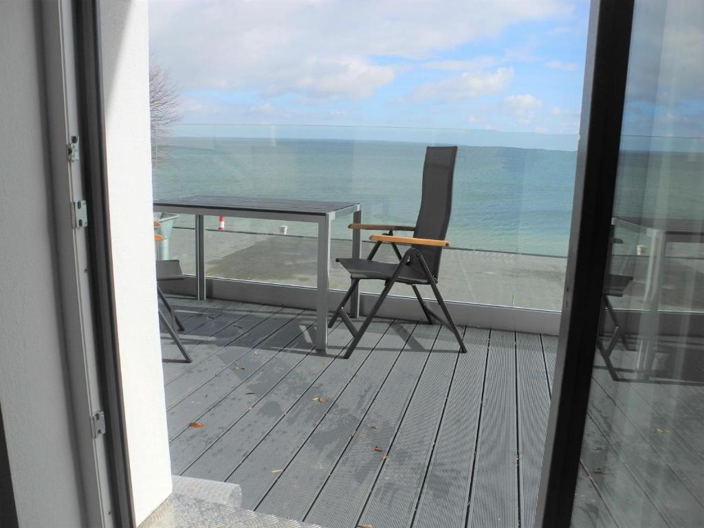 Balkón nebo terasa v ubytování Strandappartement Steinberghaff "Farborg" mit Meerblick