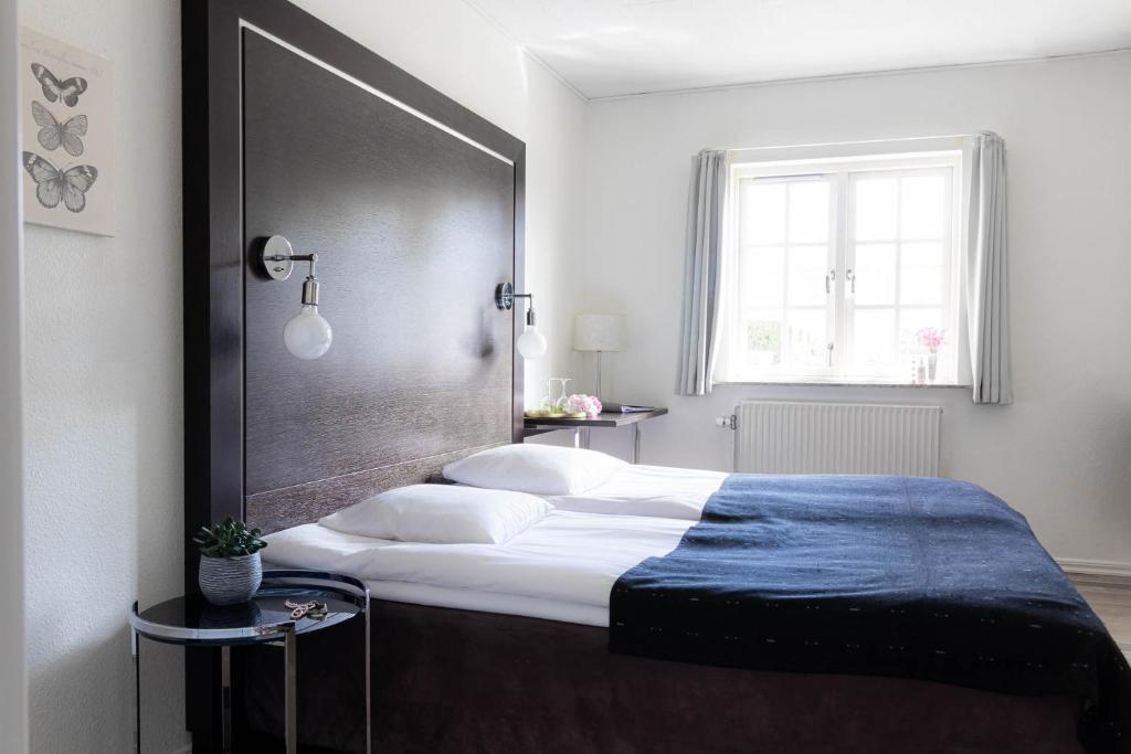Letto o letti in una camera di Hotel Sørup Herregaard