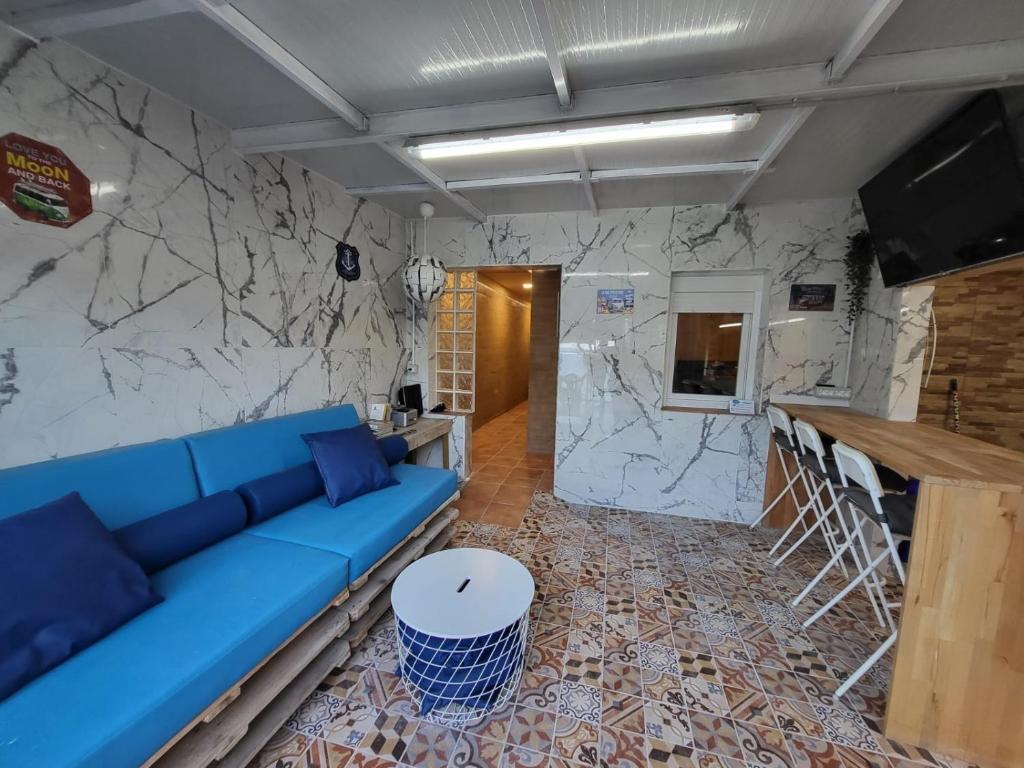 Televízia a/alebo spoločenská miestnosť v ubytovaní Casa encima del Mar, parquing, 4 patios, idilico