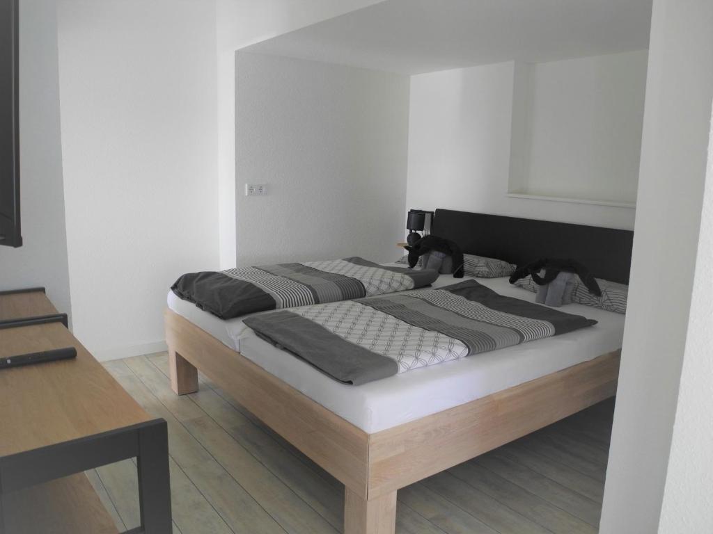 Postel nebo postele na pokoji v ubytování Strandappartement Steinberghaff "zur Birk" mit Meerblick