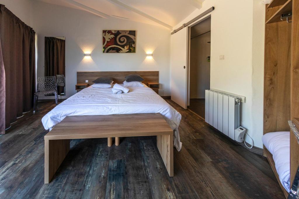 Postel nebo postele na pokoji v ubytování La Jalousie