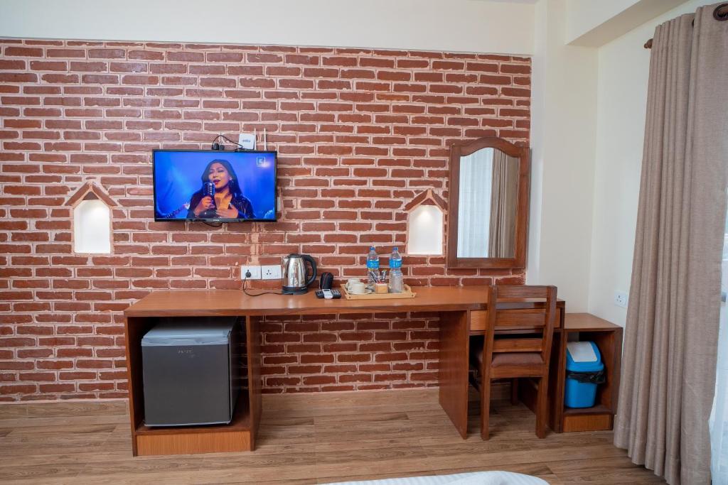 TV a/nebo společenská místnost v ubytování Madhuban Hotel