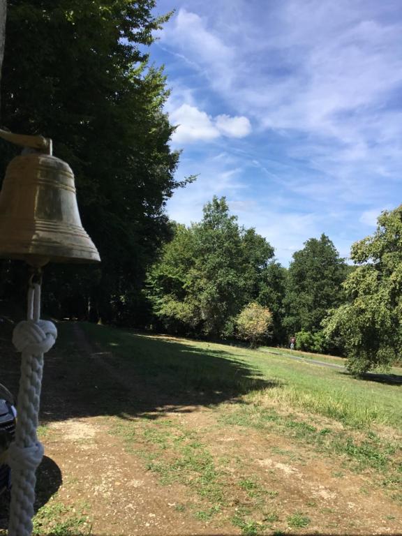 Ogród w obiekcie Logis des 4 fées et son bain nordique