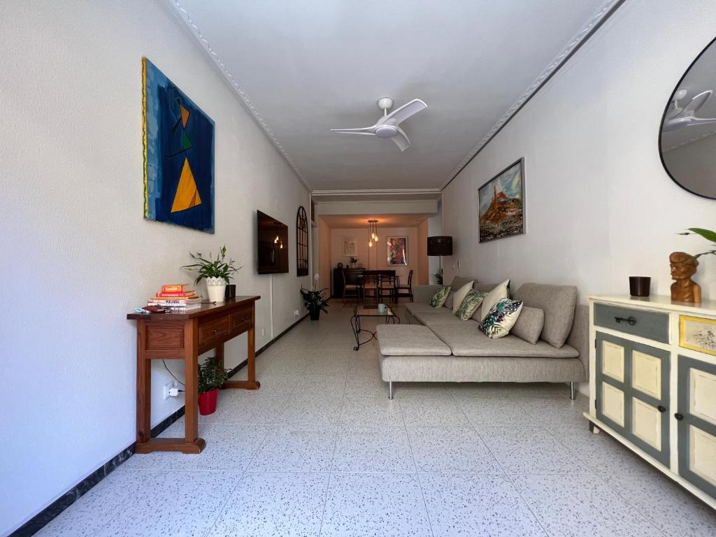Fotografia z galérie ubytovania Spacious 4 Bedrooms apartment for family or several friends v destinácii San Bartolomé