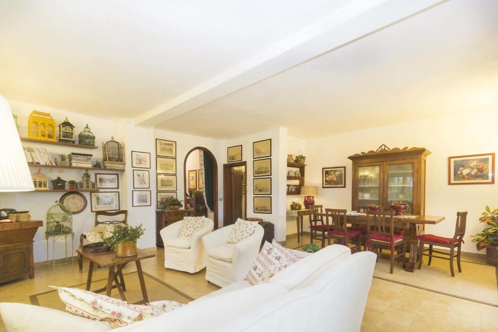 Posezení v ubytování Villa Monserrato - Goelba