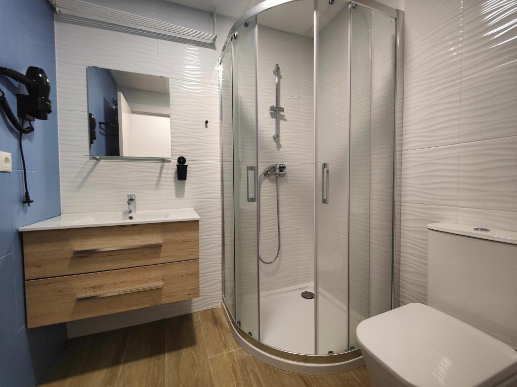 A bathroom at Hotel Apartamentos Pueblo Mar