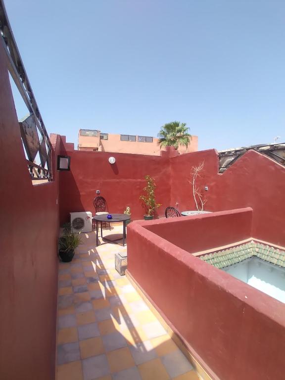 Bazén v ubytování Riad 9 Derb El Bousnne nebo v jeho okolí