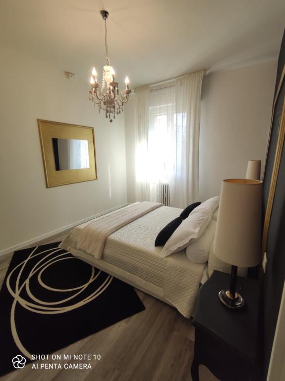 Aurora Flowers - Two rooms and free parking near center and train station - Appartamento Con 2 Camere Da Letto
