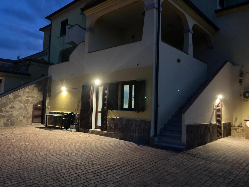 Budova, v ktorej sa apartmán nachádza