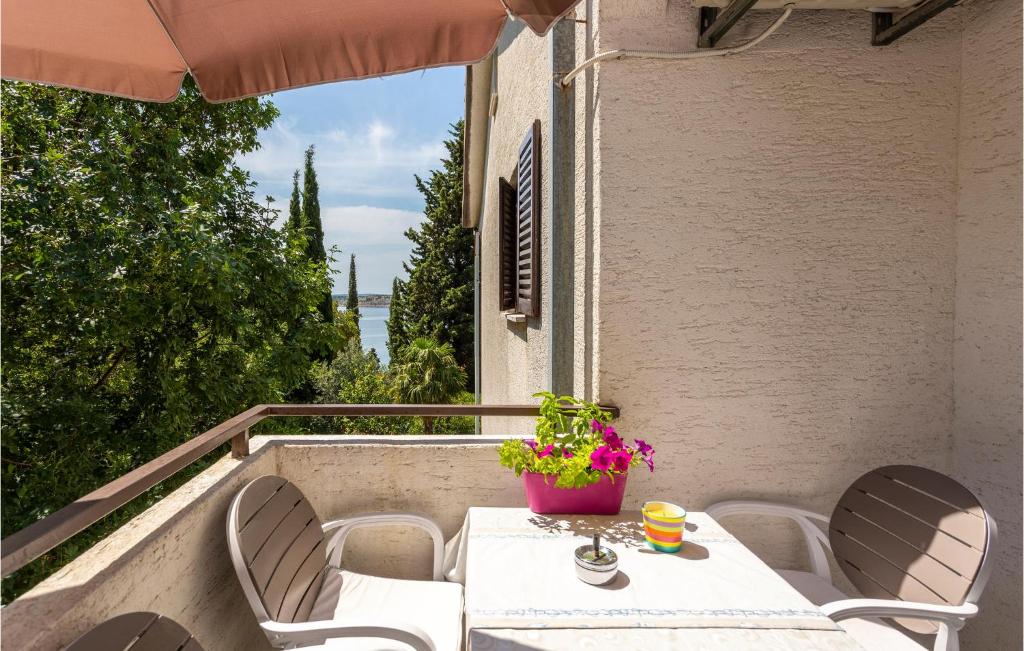 Stunning apartment in Omisalj with 1 Bedrooms and WiFi, Omišalj