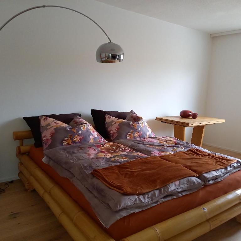 Postel nebo postele na pokoji v ubytování Riccis 47m2 bamboo flat