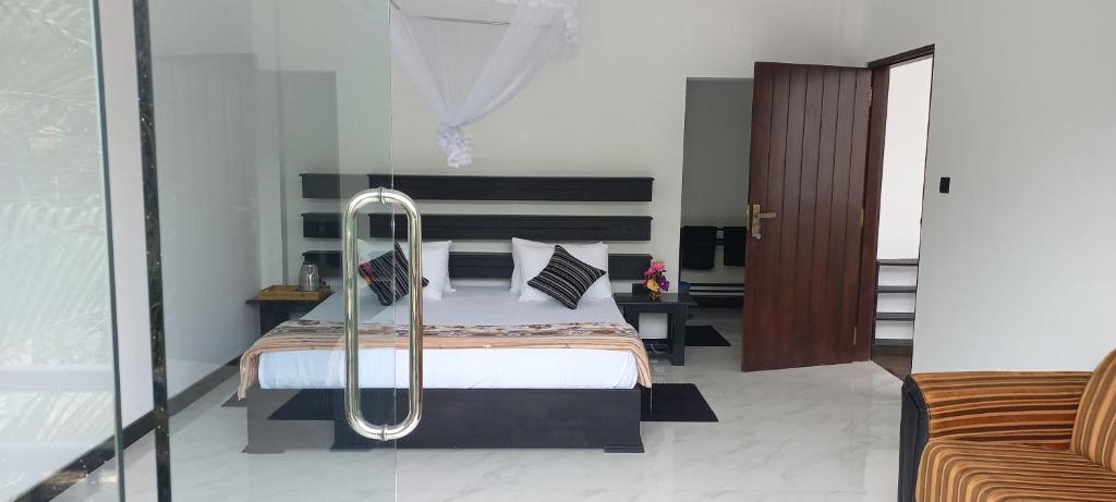 Postel nebo postele na pokoji v ubytování Ella Odyssey Inn