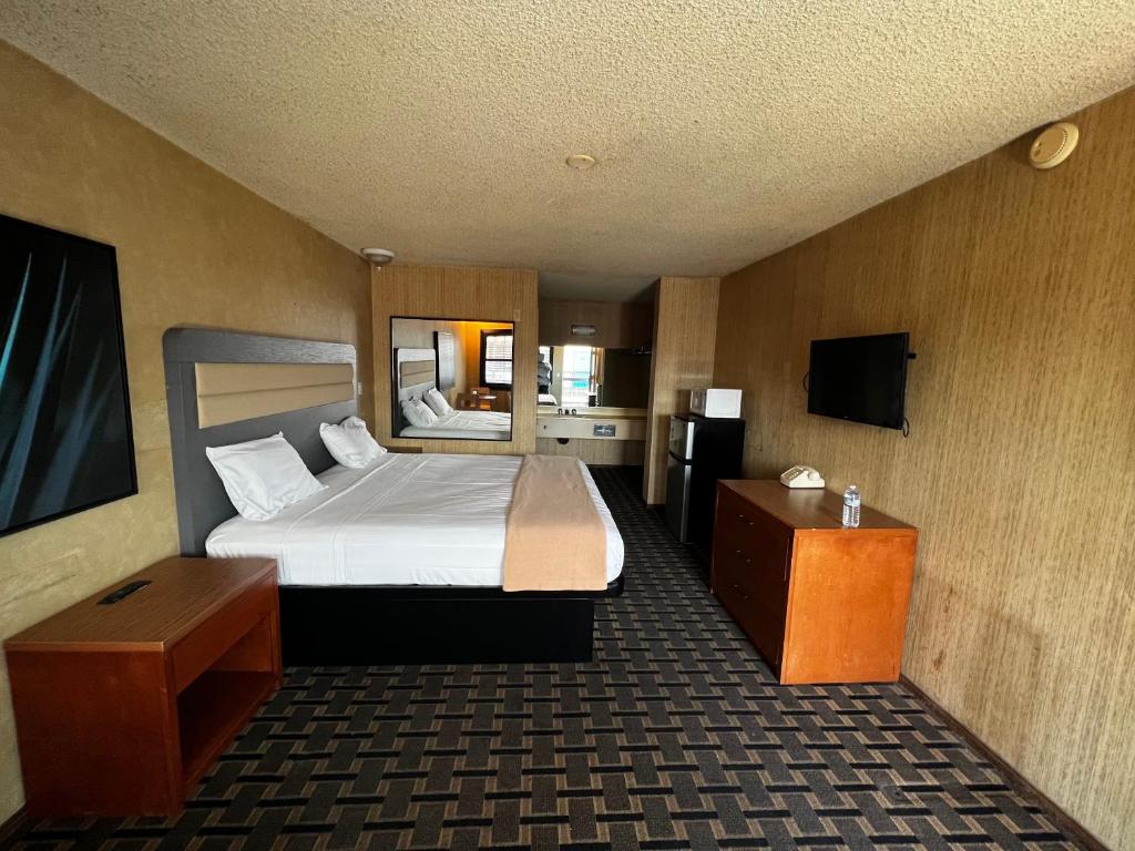 Casa Playa Inn & Suites Stanton Anaheim Area - 