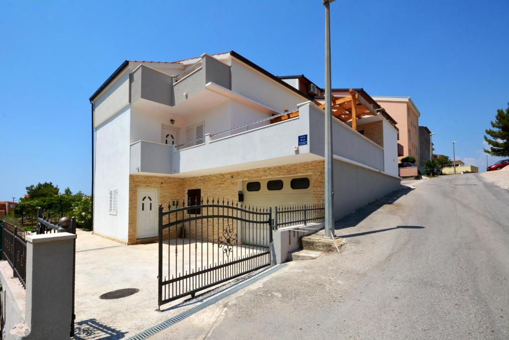 Budova, v ktorej sa apartmán nachádza