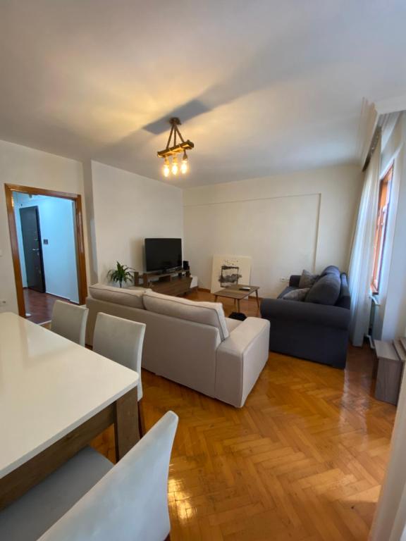 Smyrna – Spacious Flat in Central Location