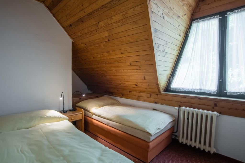 Postel nebo postele na pokoji v ubytování Chalupa Herman