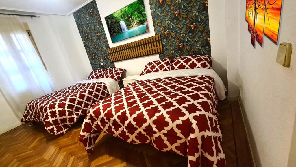 Кровать или кровати в номере SOL- CARLOS V Apartaments