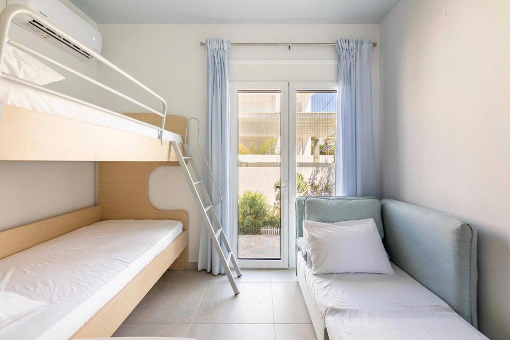 A bed or beds in a room at Fantasea Beachfront Villa