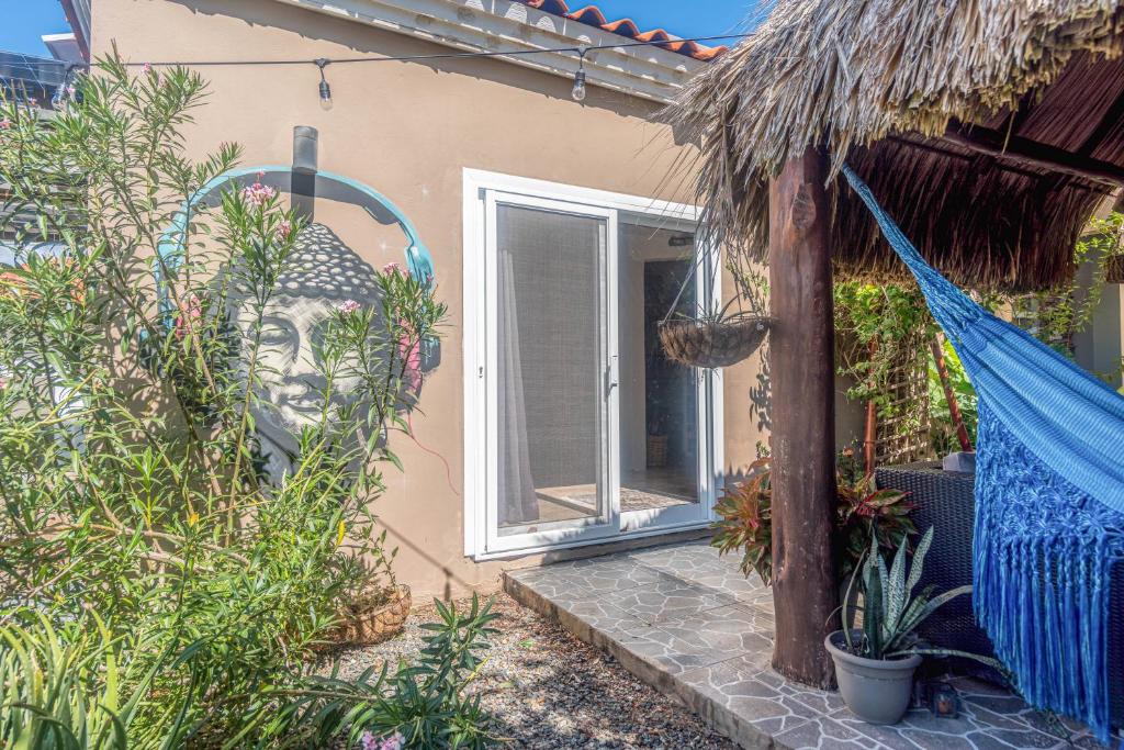 Zahrada ubytování Lama y Solo Unique private room walking distance to the Beach