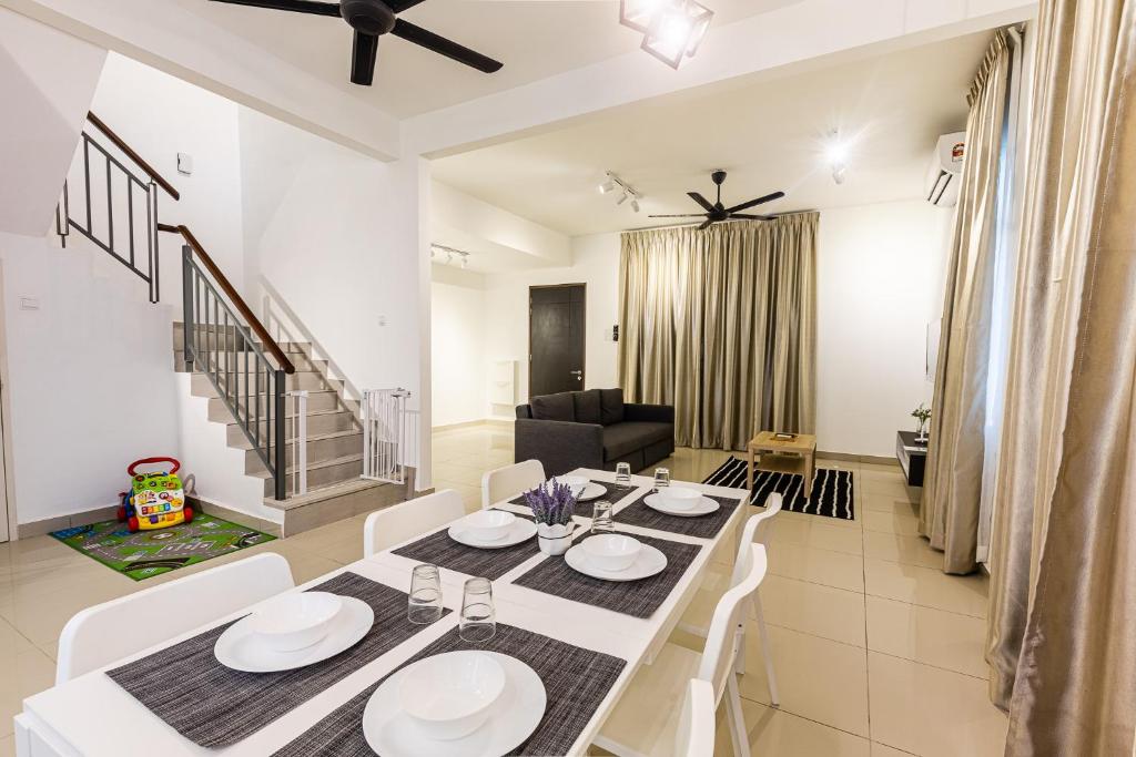 Posezení v ubytování Desaru BabyFriendly Homestay