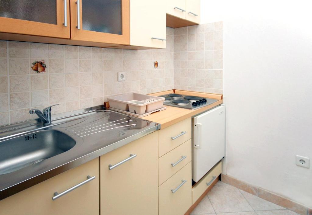 Kuchyňa alebo kuchynka v ubytovaní Apartments with a swimming pool Soline, Dubrovnik - 4762