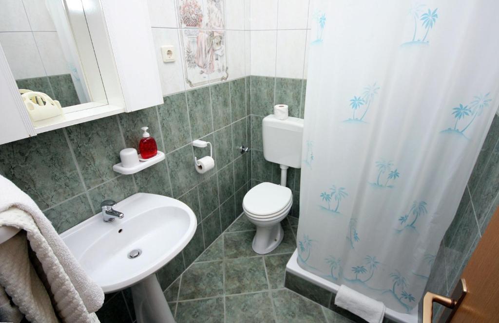 Kúpeľňa v ubytovaní Apartments with a swimming pool Soline, Dubrovnik - 4762