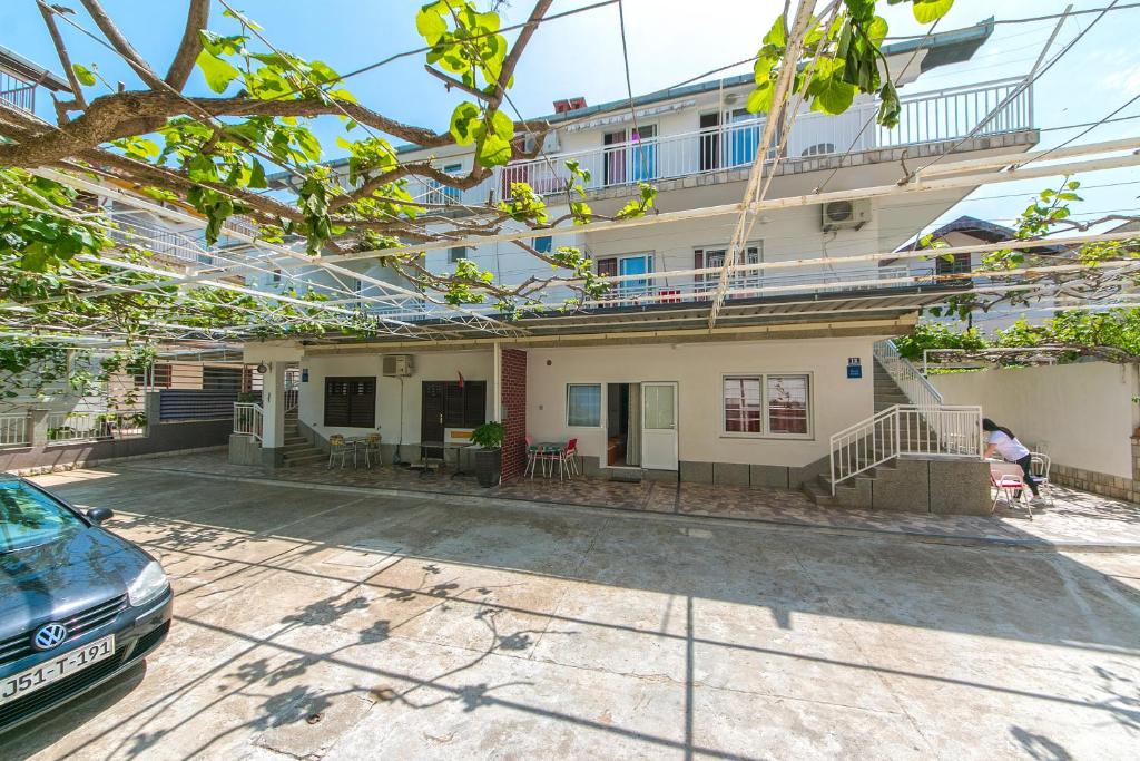 Budova, v ktorej sa apartmán nachádza